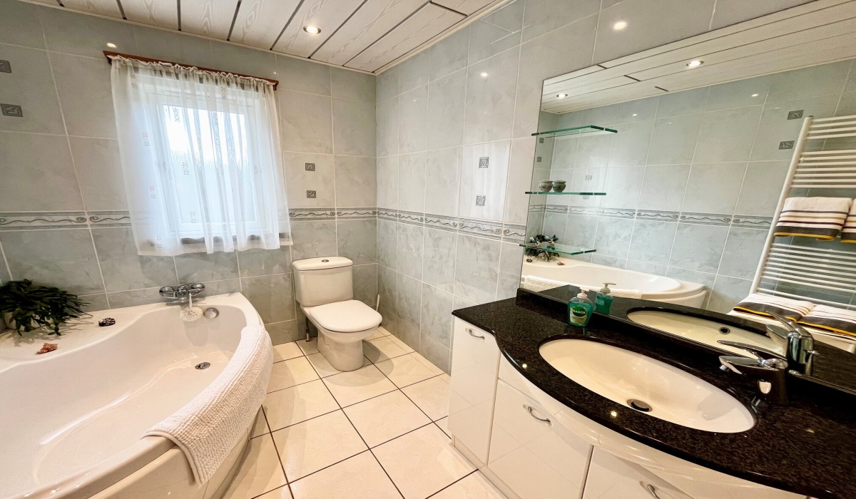 12 Coalpots Way, Alloa, Fishcross, 3 Bedrooms Bedrooms, ,2 BathroomsBathrooms,Detached Bungalow,For Sale,Coalpots Way,1465