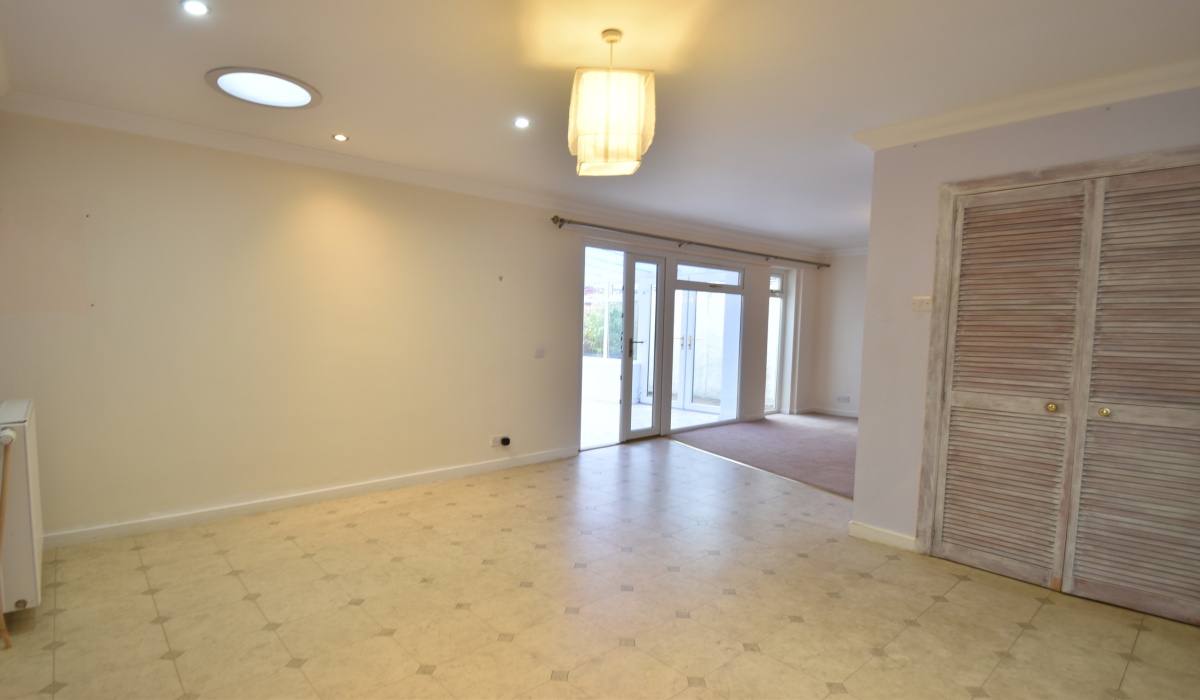 6 Murieston Way, Murieston, Livingston, EH54 9AR, 4 Bedrooms Bedrooms, ,2 BathroomsBathrooms,Detached Bungalow,For Sale,6 Murieston Way, Murieston, Livingston, EH54 9AR,1495