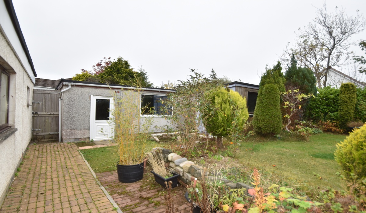 6 Murieston Way, Murieston, Livingston, EH54 9AR, 4 Bedrooms Bedrooms, ,2 BathroomsBathrooms,Detached Bungalow,For Sale,6 Murieston Way, Murieston, Livingston, EH54 9AR,1495