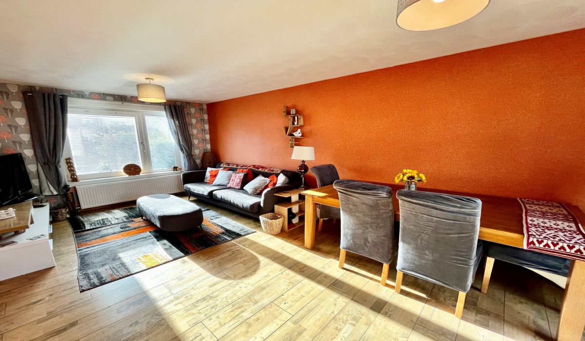 230 Norman Rise, Livingston, 2 Bedrooms Bedrooms, ,1 BathroomBathrooms,Mid Terraced Villa,For Sale,Norman Rise,1500