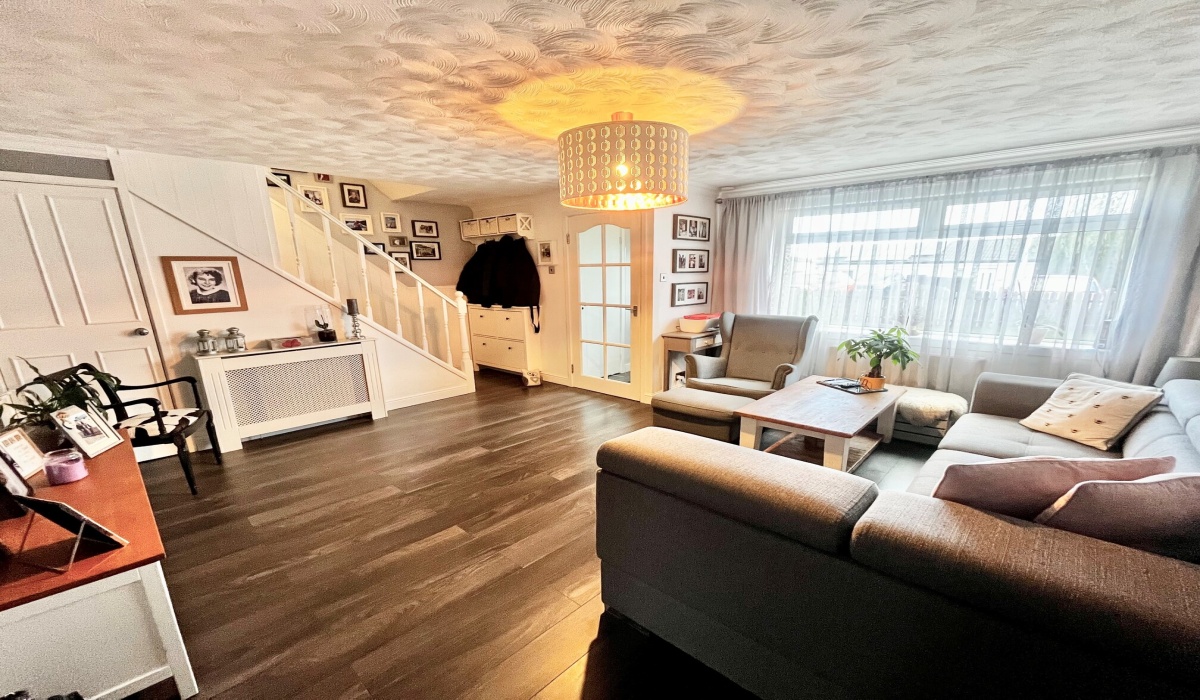 80 Staunton Rise, Livingston, 3 Bedrooms Bedrooms, ,2 BathroomsBathrooms,End Terraced Villa,For Sale,Staunton Rise,1503