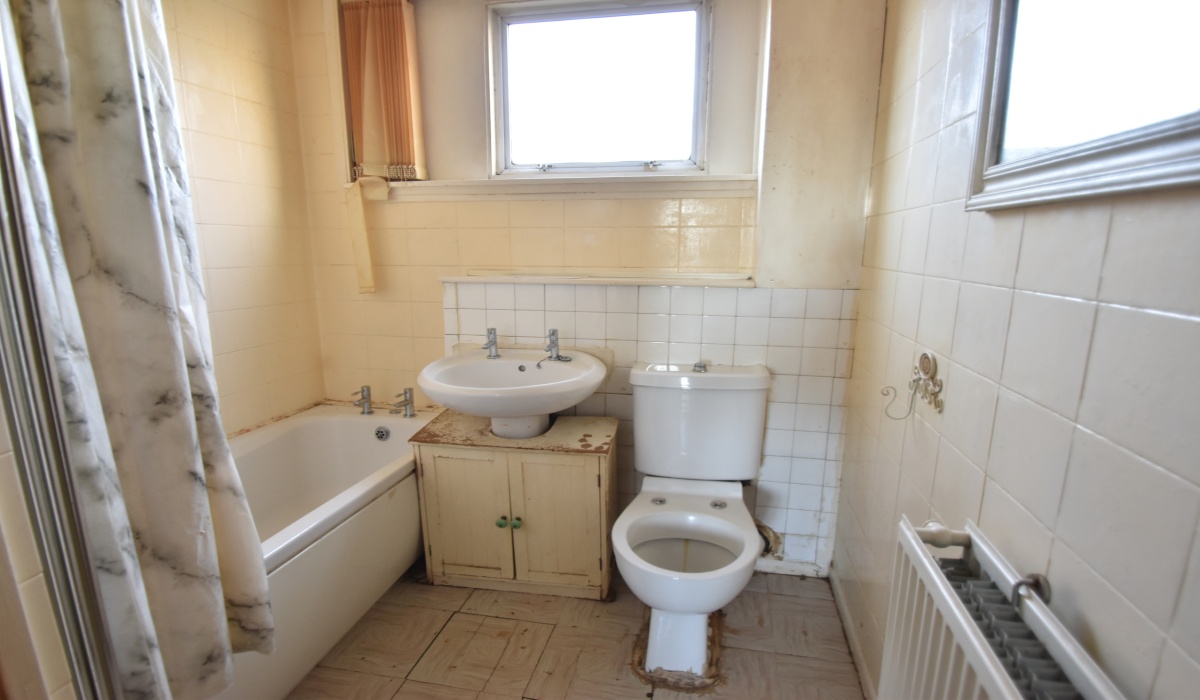 76 Onslow Street, Livingston, 4 Bedrooms Bedrooms, ,2 BathroomsBathrooms,Mid Terraced Villa,For Sale,Onslow Street,1505