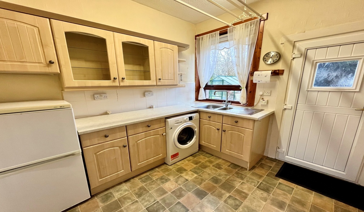 99 Parkhead Crescent, West Calder, 2 Bedrooms Bedrooms, ,Lower Flat,Under offer,Parkhead Crescent,1531