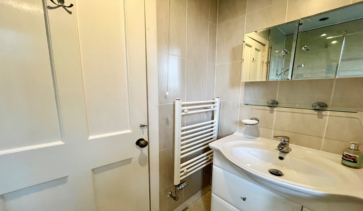 99 Parkhead Crescent, West Calder, 2 Bedrooms Bedrooms, ,Lower Flat,Under offer,Parkhead Crescent,1531