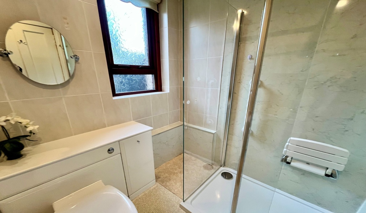 99 Parkhead Crescent, West Calder, 2 Bedrooms Bedrooms, ,Lower Flat,Under offer,Parkhead Crescent,1531