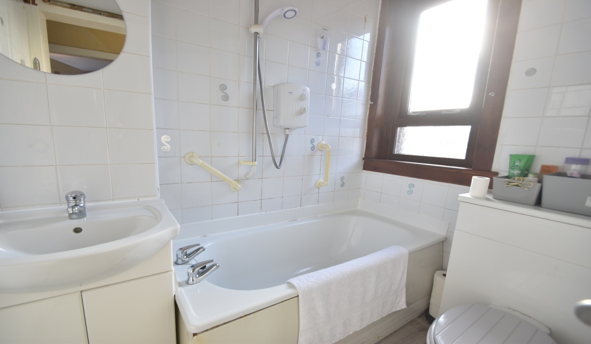 26 Parkhead Crescent, West Calder, 2 Bedrooms Bedrooms, ,1 BathroomBathrooms,Flat,Under offer,Parkhead Crescent,1533