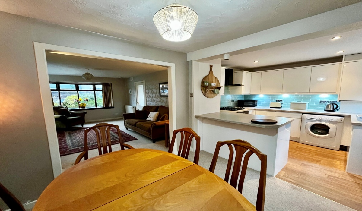 16 Parkview Drive, Stepps, Glasgow, G33 6DL, 3 Bedrooms Bedrooms, ,1 BathroomBathrooms,Semi Detached Villa,Under offer,16 Parkview Drive, Stepps, Glasgow, G33 6DL,1537