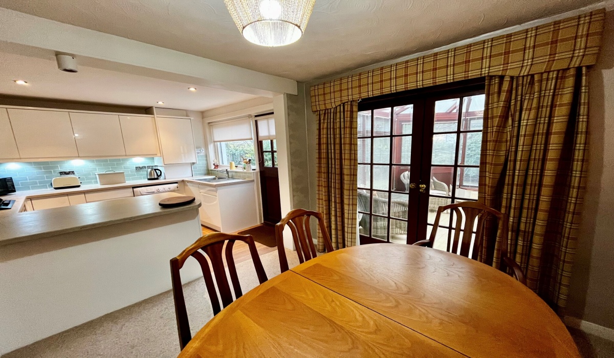 16 Parkview Drive, Stepps, Glasgow, G33 6DL, 3 Bedrooms Bedrooms, ,1 BathroomBathrooms,Semi Detached Villa,Under offer,16 Parkview Drive, Stepps, Glasgow, G33 6DL,1537