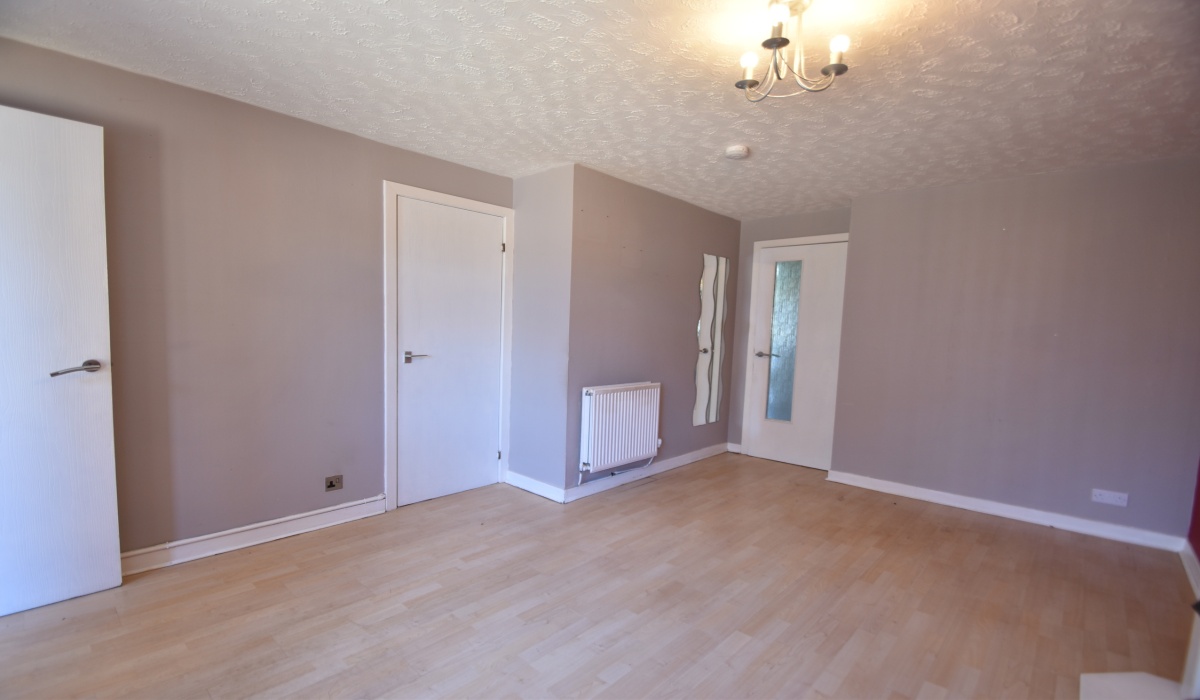 32 Young Crescent, Bathgate, EH48 2SL, 1 Bedroom Bedrooms, ,1 BathroomBathrooms,Lower Flat,For Sale,32 Young Crescent, Bathgate, EH48 2SL,1555