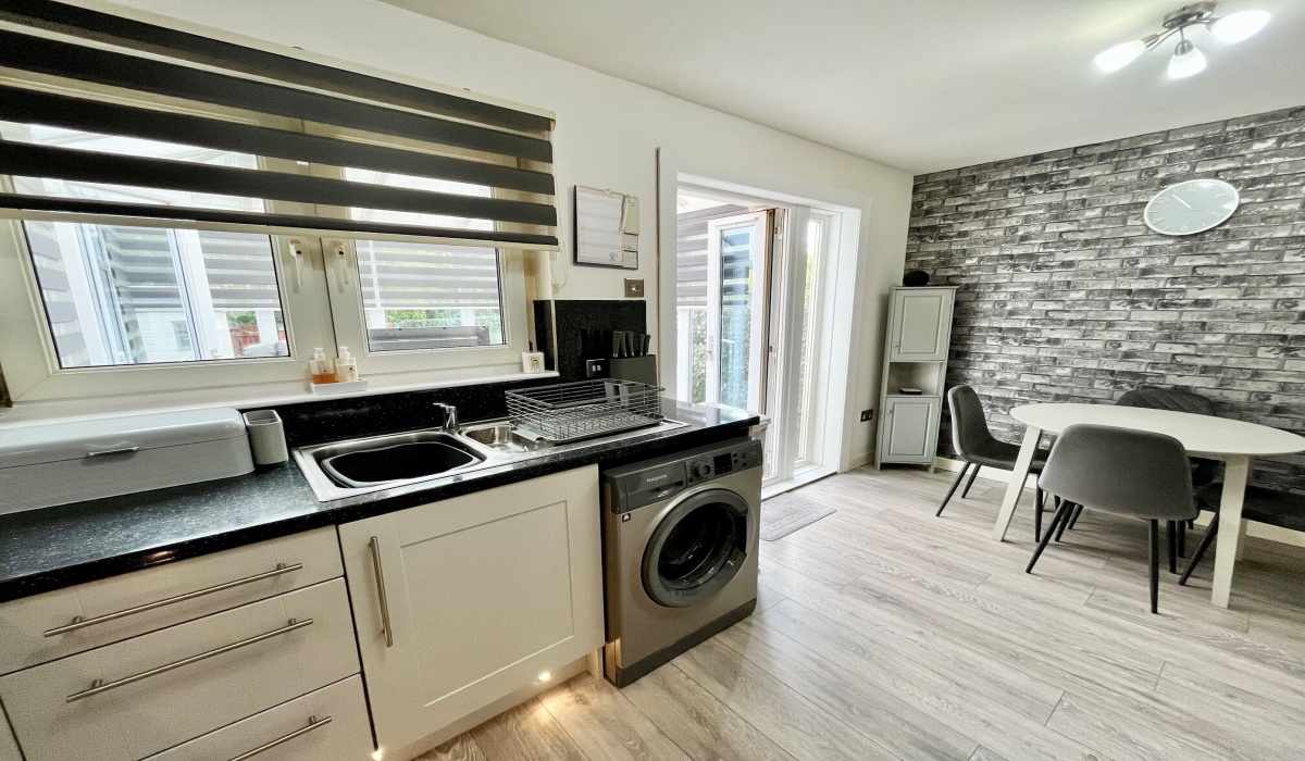 84 Haymarket Crescent, Livingston, EH54 8AU, 2 Bedrooms Bedrooms, ,1 BathroomBathrooms,Terraced,Under offer,84 Haymarket Crescent, Livingston, EH54 8AU,1561