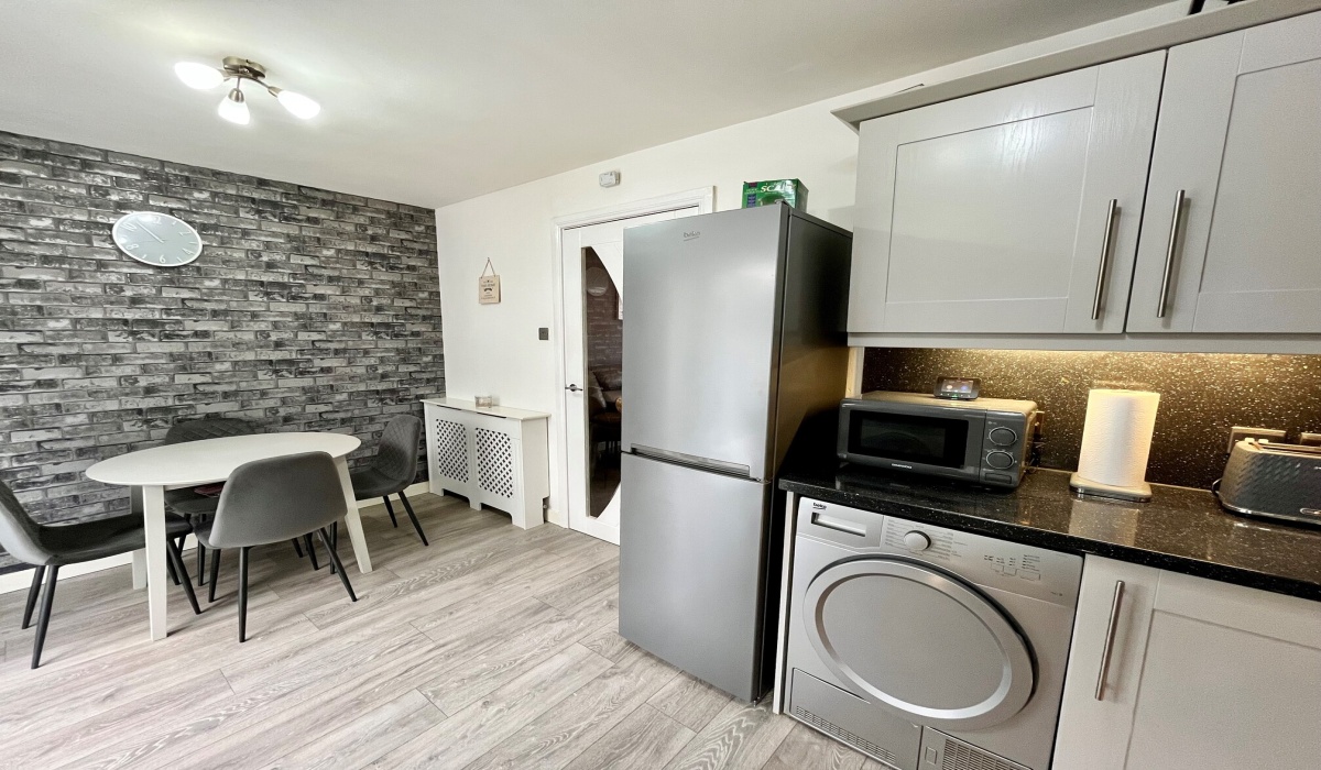 84 Haymarket Crescent, Livingston, EH54 8AU, 2 Bedrooms Bedrooms, ,1 BathroomBathrooms,Terraced,Under offer,84 Haymarket Crescent, Livingston, EH54 8AU,1561