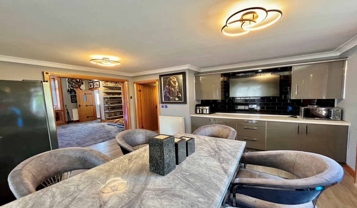 2 Bedrooms Bedrooms, ,2 BathroomsBathrooms,Cottage,For Sale,1567