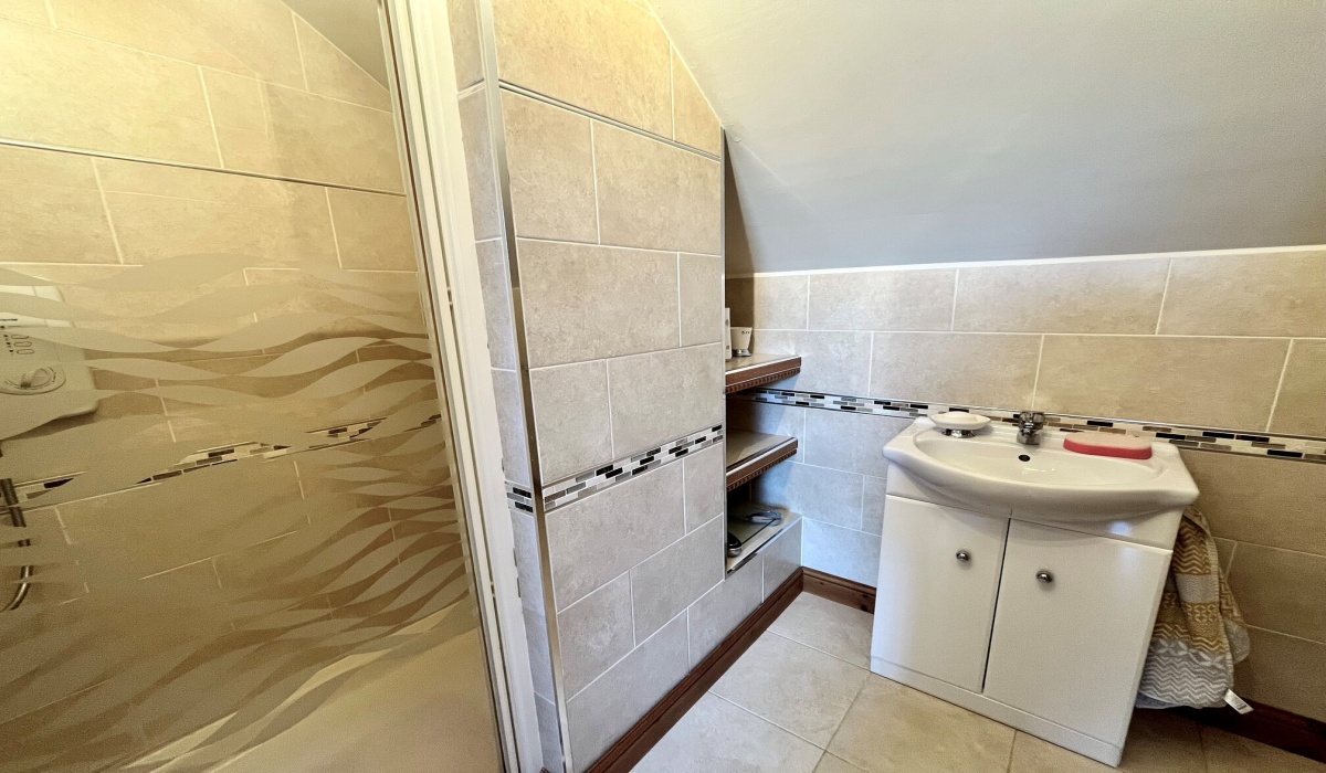 2 Bedrooms Bedrooms, ,2 BathroomsBathrooms,Cottage,For Sale,1567