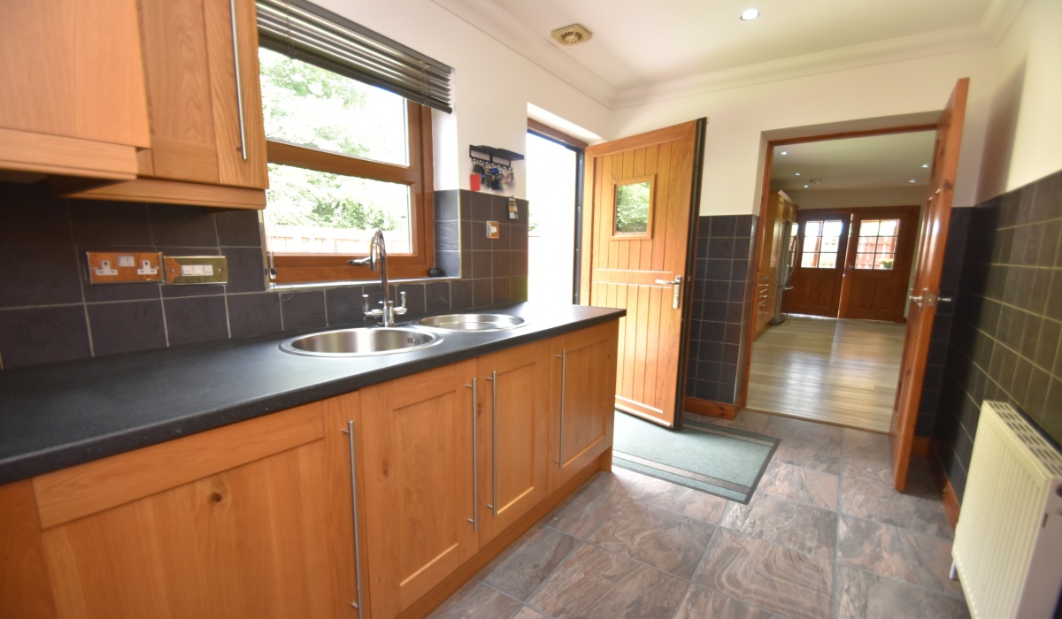 4 MacDonald Gardens, Blackburn, West Lothian, 5 Bedrooms Bedrooms, ,4 BathroomsBathrooms,Detached,Under offer,MacDonald Gardens ,1569