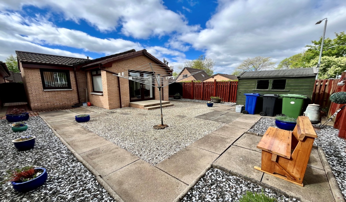 1 Munro Place, Alloa, FK10 1QT, 2 Bedrooms Bedrooms, ,1 BathroomBathrooms,Detached Bungalow,For Sale,1 Munro Place, Alloa, FK10 1QT,1569