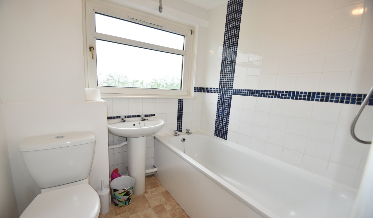 68 Don Drive, Livingston, 2 Bedrooms Bedrooms, ,1 BathroomBathrooms,Flat,Under offer,Don Drive,1578