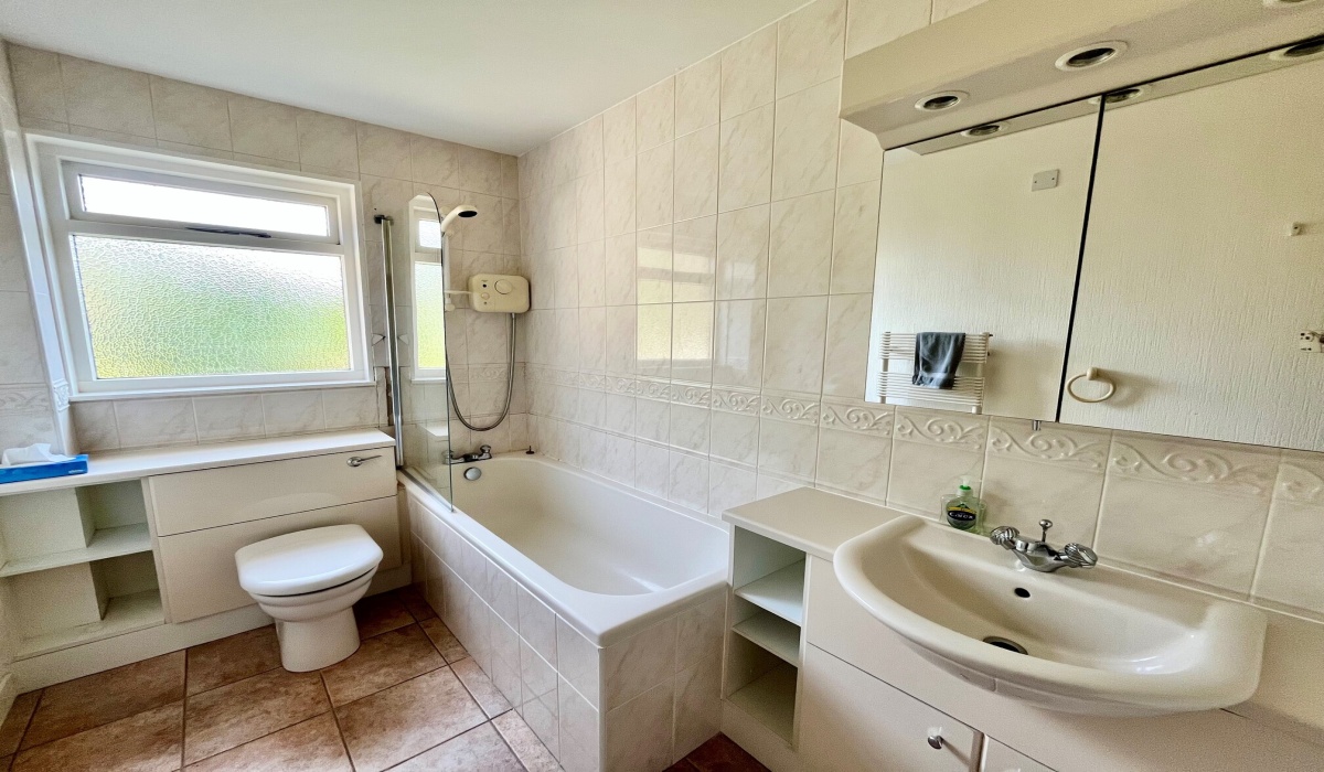 Parkview, 124b South Street, Armadale, EH48 3JU, 4 Bedrooms Bedrooms, ,4 BathroomsBathrooms,Detached Bungalow,For Sale,Parkview, 124b South Street, Armadale, EH48 3JU,1584