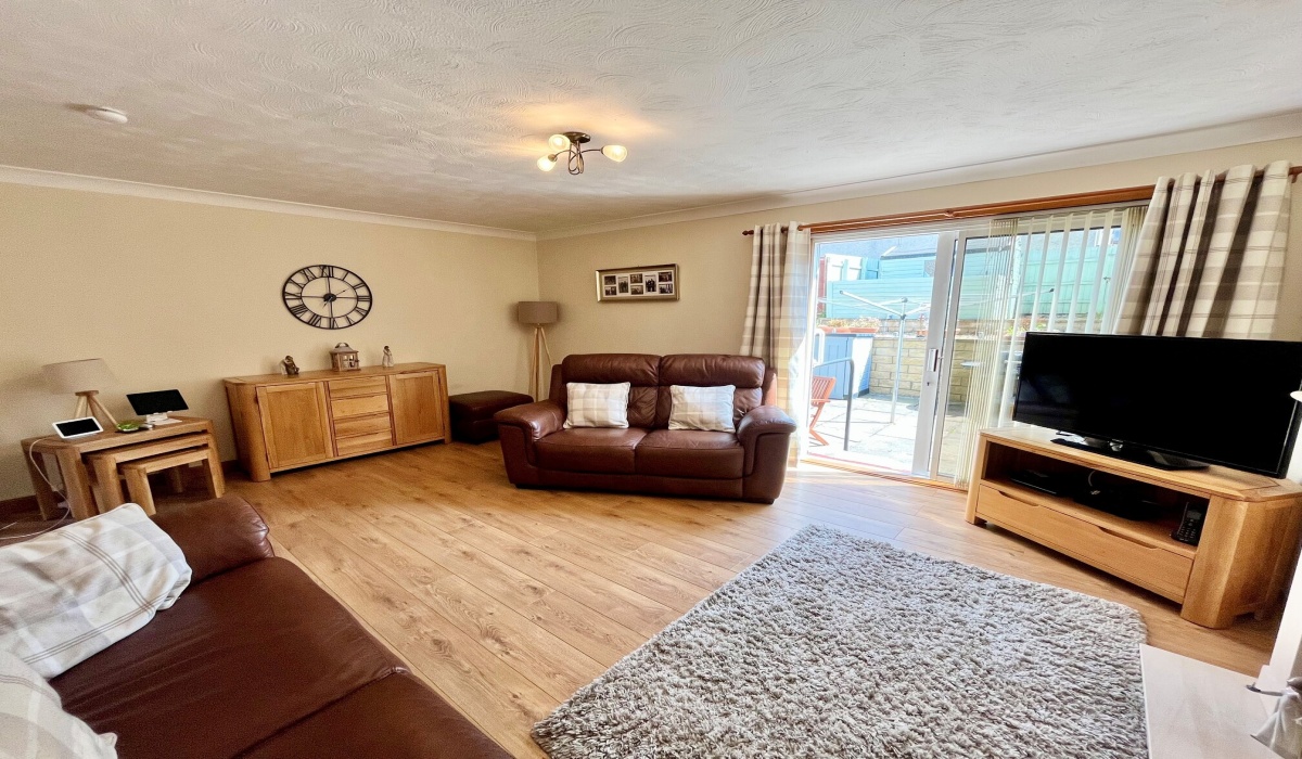 8 Buchanan Court, Bo'ness, 3 Bedrooms Bedrooms, ,1 BathroomBathrooms,Mid Terraced Villa,For Sale,Buchanan Court,1586