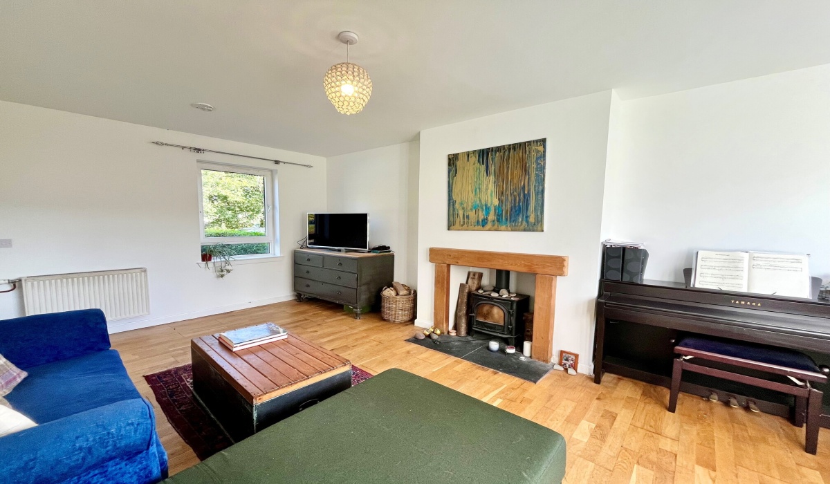 4 West Burnside, Dollar, Clackmannanshire, 3 Bedrooms Bedrooms, 0 ,1 BathroomBathrooms,Semi Detached Villa,For Sale,West Burnside,0,1587